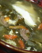 Зеленый борщ со щавелем на куриных сердечках