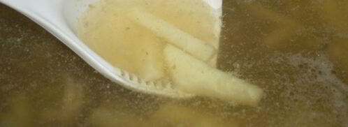 зеленый борщ со щавелем на куриных сердечках. Шаг 2