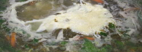 зеленый борщ со щавелем на куриных сердечках. Шаг 6