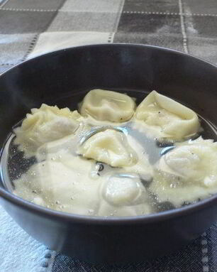 Анолини в бульоне по-пьячентски