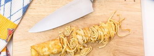 бульон с лапшой из яичных блинчиков. Шаг 5