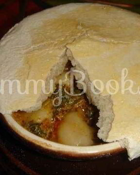 Пельмени в горшочках с печенью и бульоном