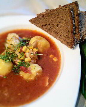 Томатный рыбный суп на курином бульоне