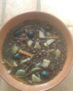 Чечевичный суп с маслинами