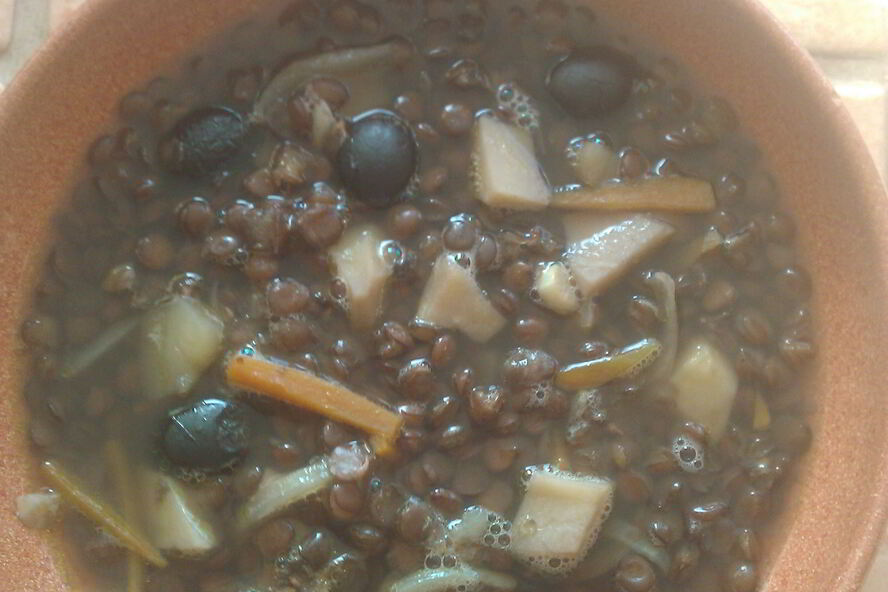 Рецепт чечевичного супа с маслинами