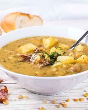 Ароматный гороховый суп с копченой курицей