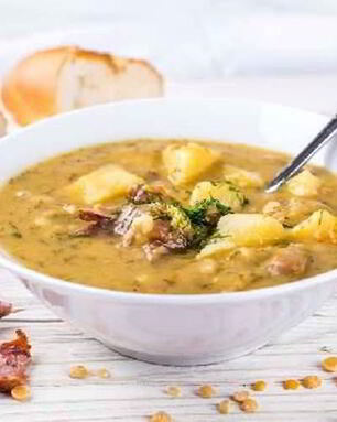 Ароматный гороховый суп с копченой курицей