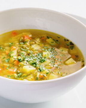 Гороховый постный суп с солеными огурчиками