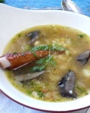 Гороховый суп с копченостями и лесными грибами