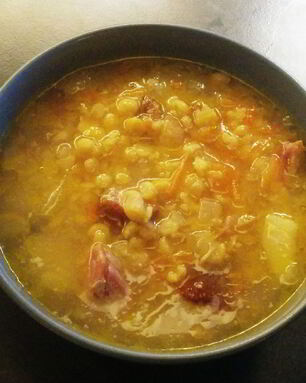 Гороховый суп с копчеными ребрами
