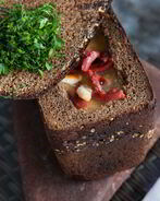 Гороховый суп в буханке