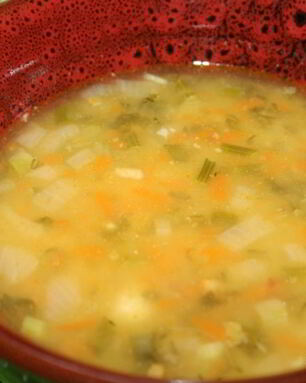 Густой гороховый суп с куриной грудкой и чорризо