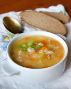 Простой гороховый суп с ветчиной