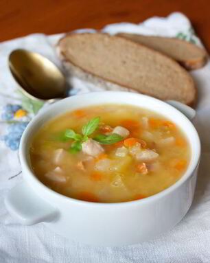 Простой гороховый суп с ветчиной