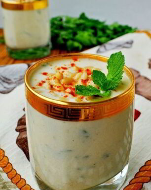 Холодный суп-пюре из кольраби с яблоками и кедровыми орешками