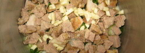 окрошка на кефире с овощами, перепелиными яйцами и мясом. Шаг 4