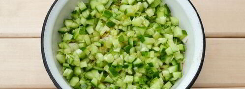 окрошка с крабовыми палочками. Шаг 6