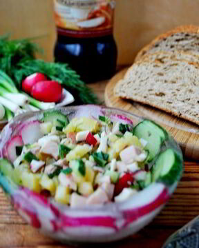 Окрошка сборная мясная в ледяной чаше