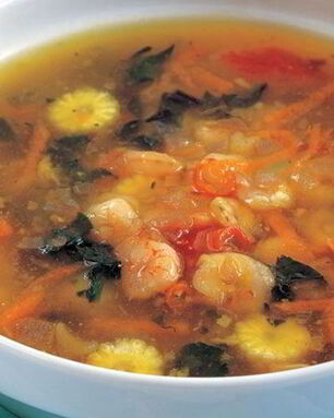 Ароматный овощной суп с креветками
