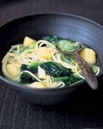 Генуэзский суп минестроне с соусом песто