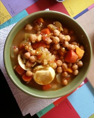 Овощной суп с кус-кусом и вареными яйцами