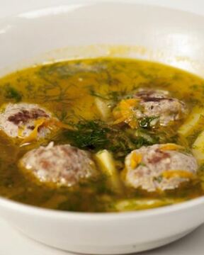 Рассольник с фрикадельками из индейки