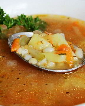 Рассольник с огурцами и перловкой