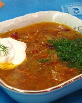 Щи с квашеной капустой и мятой картошкой