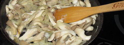 капустная солянка с вешенками. Шаг 2