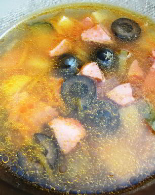 Мясная солянка с маслинами