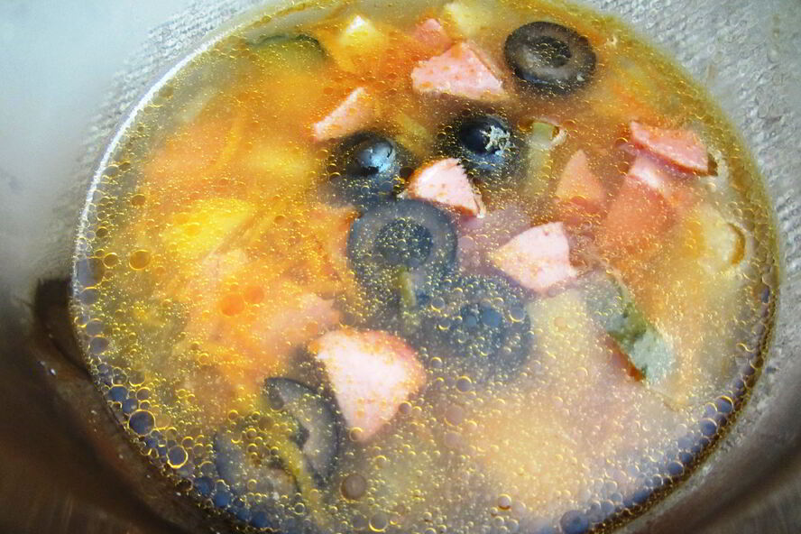 Рецепт мясной солянки с маслинами