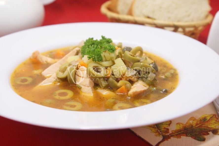 Рецепт рыбной солянки и семгой и оливками