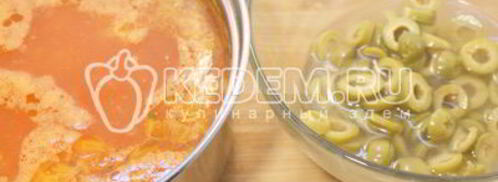 рыбная солянка и семгой и оливками. Шаг 5