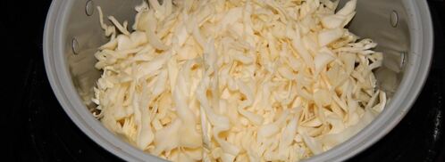 солянка из капусты с сосисками в мультиварке. Шаг 6