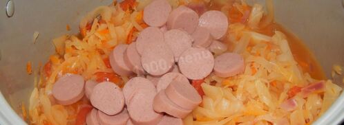 солянка из капусты с сосисками в мультиварке. Шаг 7