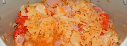 солянка из капусты с сосисками в мультиварке. Шаг 8