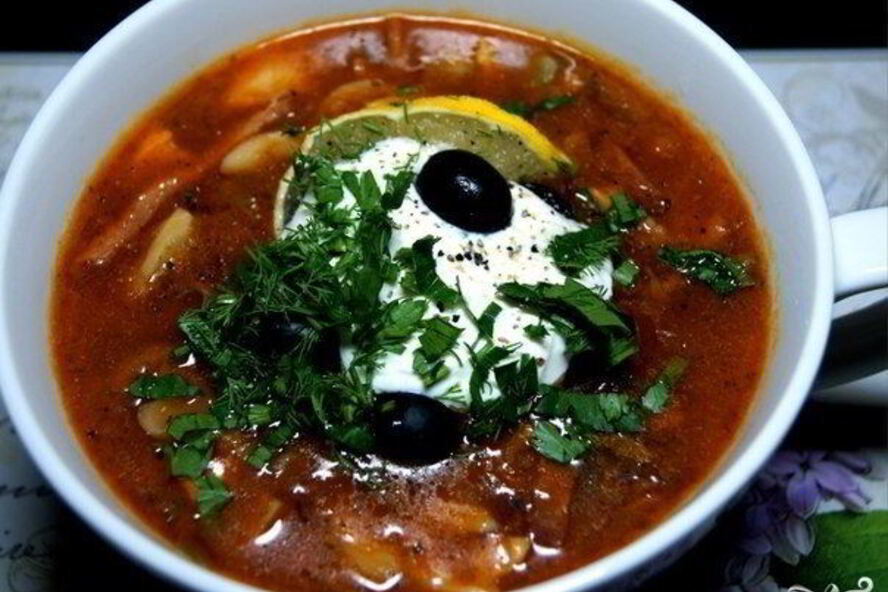 Рецепт солянки с колбасой и грибами