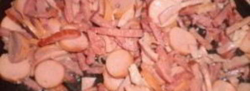 солянка с колбасой и грибами. Шаг 8