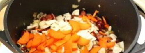 солянка с копченой колбасой. Шаг 3