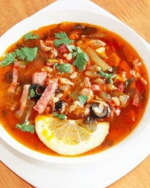 Солянка с томатной пастой