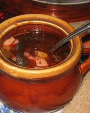 Солянка в горшочках