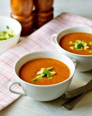 Острый суп-пюре из фасоли с авокадо
