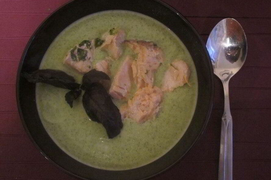 Рецепт супа-пюре из броколи, семги и руколы