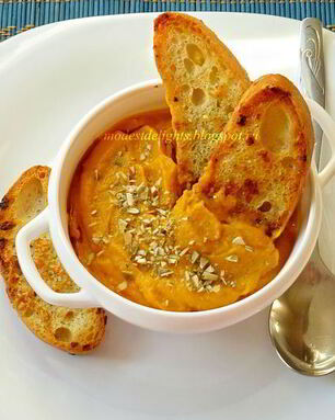 Тыквенный суп-пюре с чесночными гренками