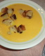 Тыквенный суп-пюре с чесночными сухариками