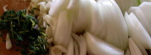 суп с карамелизированным луком, перловкой и листовой капустой. Шаг 2