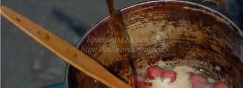 баварский пивной сырный суп с копчеными колбасками. Шаг 27