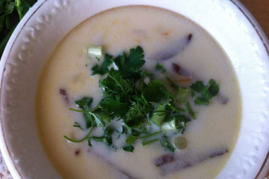 Рецепт сырного супа с колбасой