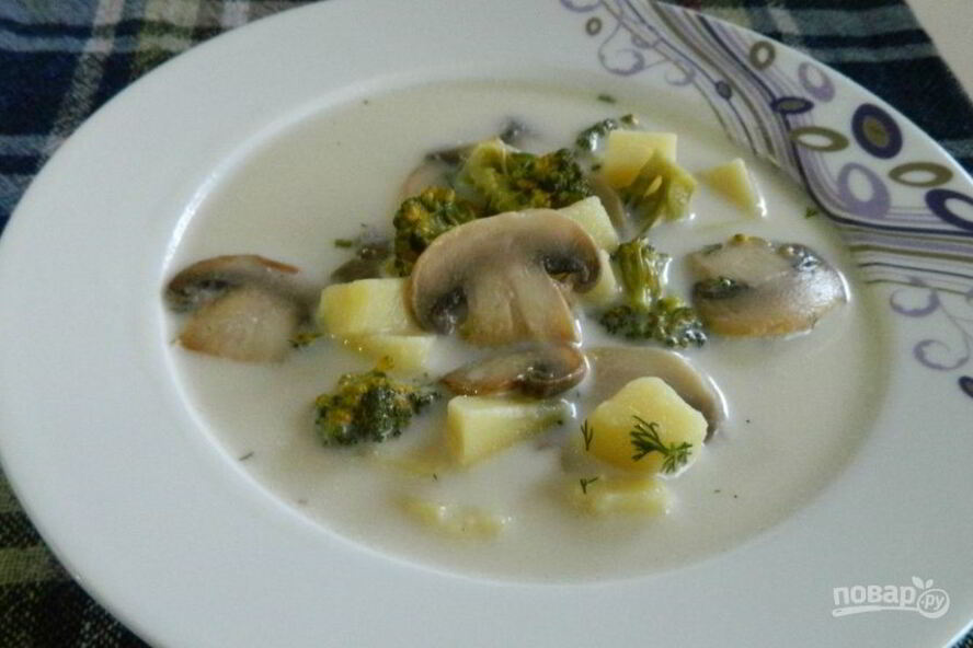 Рецепт сырного супа с шампиньонами и брокколи