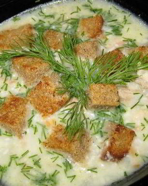 Сырный суп со сливками, ветчиной и сухариками